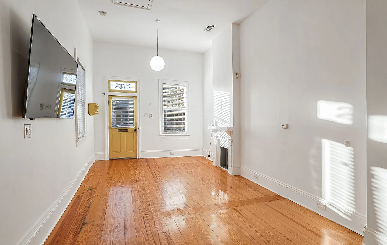 1 bed, 700 sqft, $1,600 — Photo 3