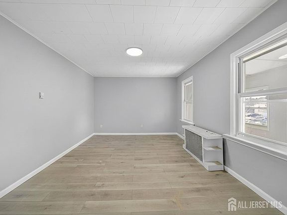3rd image of 125 Lowell St #2