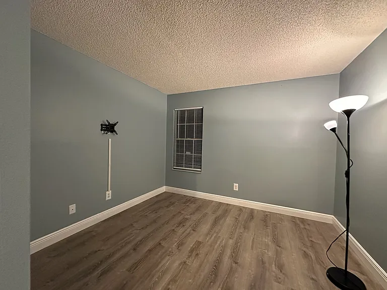 1724 Chatham Cir — Photo 18