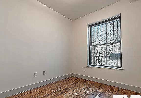 4th image of 465 Park Pl #2B