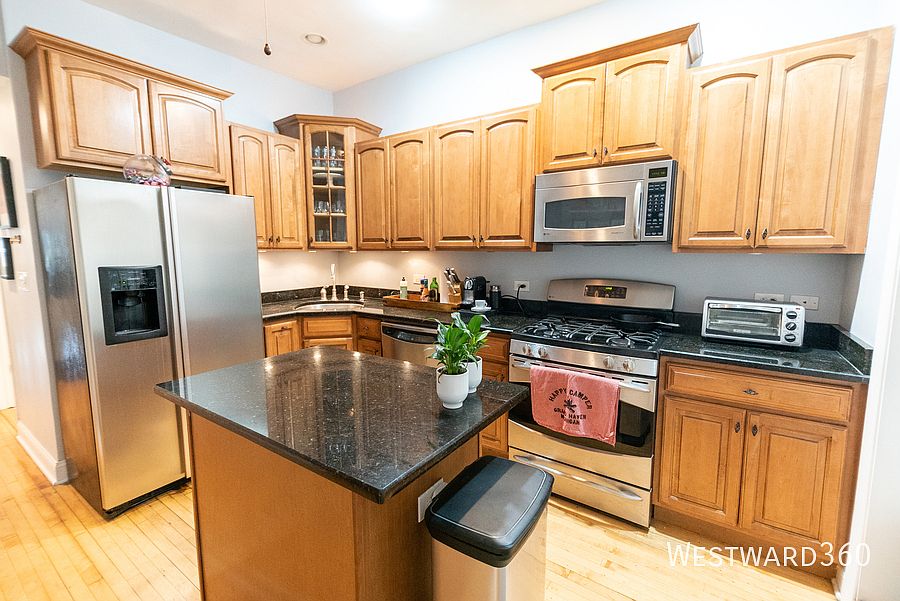 1st image of 2620 N Sawyer Ave #1