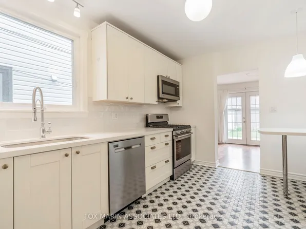 250 Roxton Rd, Toronto, ON M6G 3P9