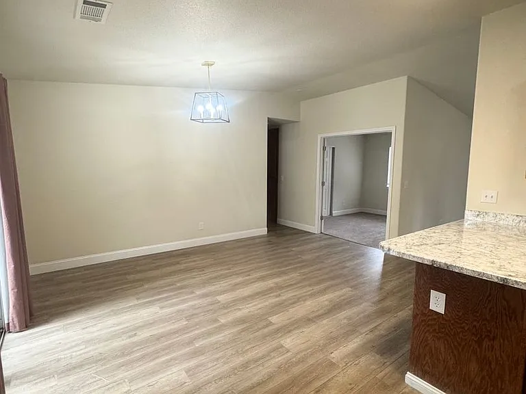 1040 Michael Ln — Photo 6
