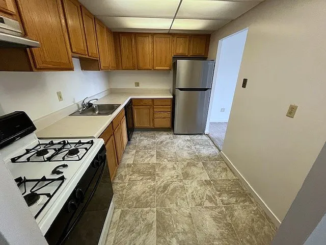 Claybourne Apartments — Photo 14