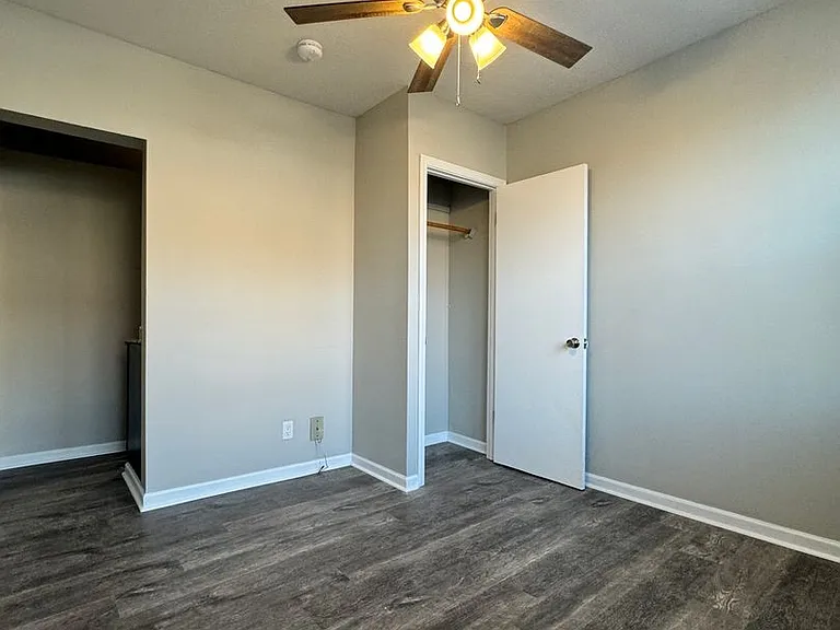 303 Flats — Photo 38
