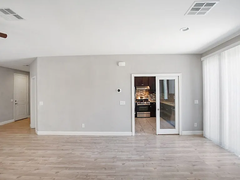 7416 Amesbury St — Photo 11