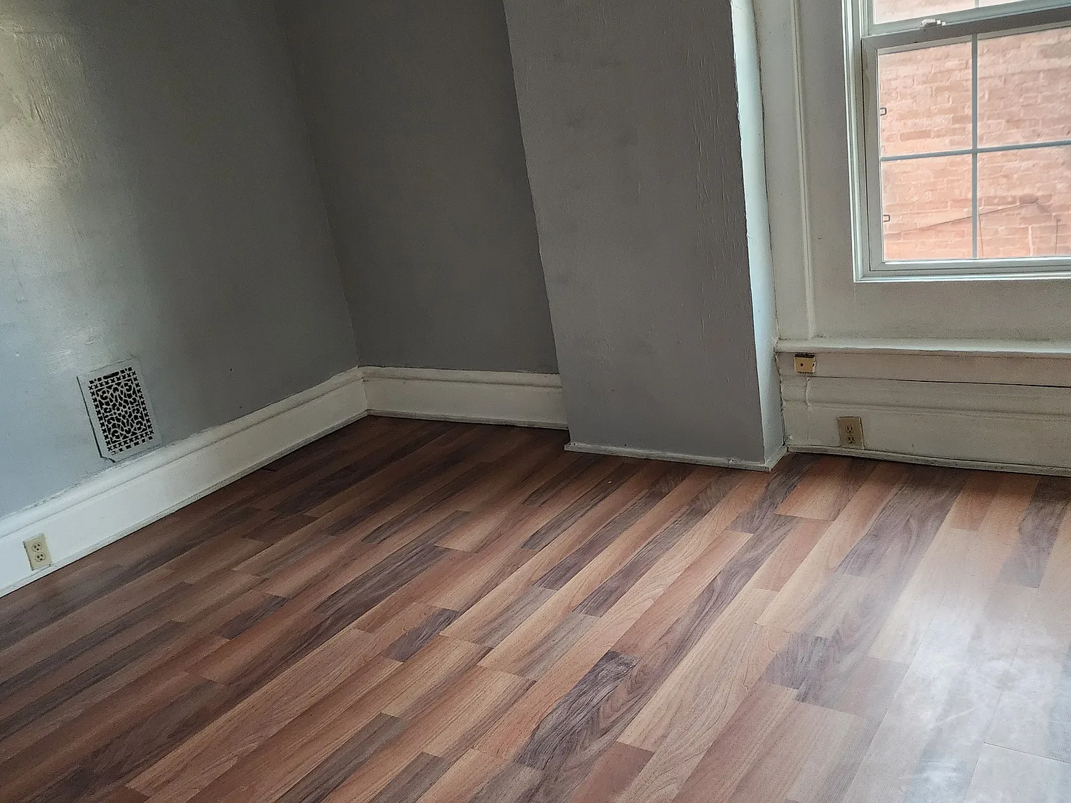 5 bed, 3285 sqft, $1,600 — Photo 2