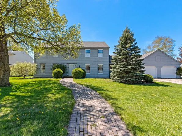 624 Ridgeview Ct, Green Bay, WI 54301