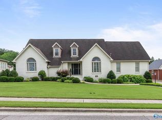 1304 Old Carriage Ln SE, Huntsville, AL 35802