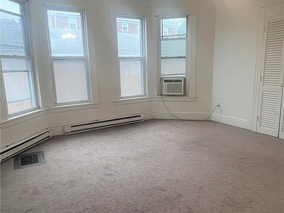 3rd image of 2979 Fairfield Ave #1F