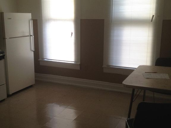 Kitchen includes stove/refrigerator