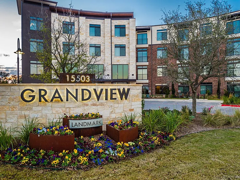 Landmark Grandview — Photo 7