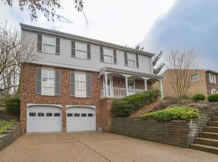 879 Macarthur Dr, Pittsburgh, PA