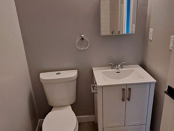 5th image of 109 Albert St S #2