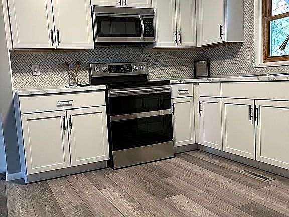 3rd image of 2732 Lincoln Park Dr
