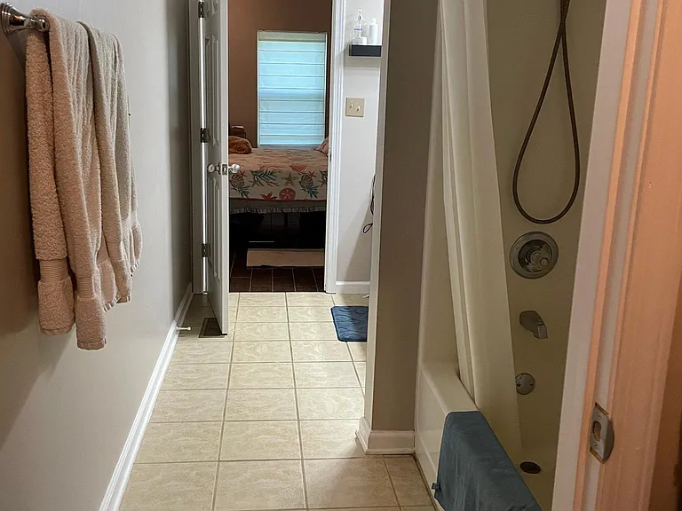 302 Williamsburg Ln — Photo 12
