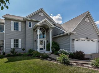 5460 Julie Ann Ct, Bettendorf, IA 52722