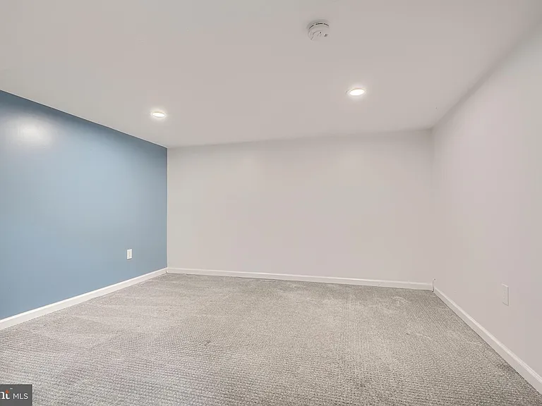 520 White Oak Dr — Photo 23