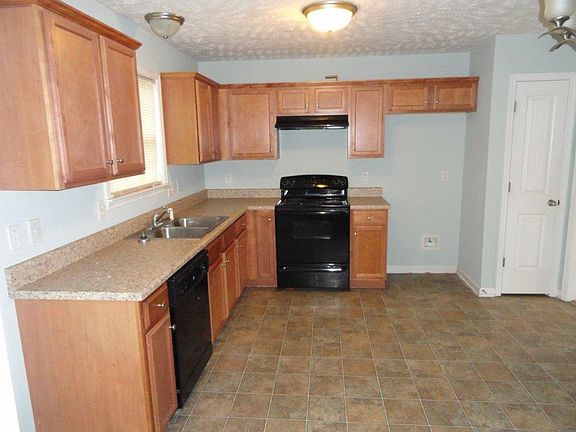 3rd image of 113 Briar Patch Dr