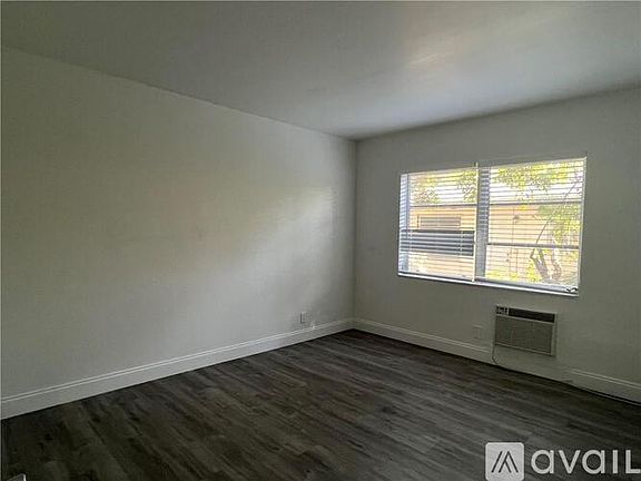 5th image of 700 SE 13th St #10