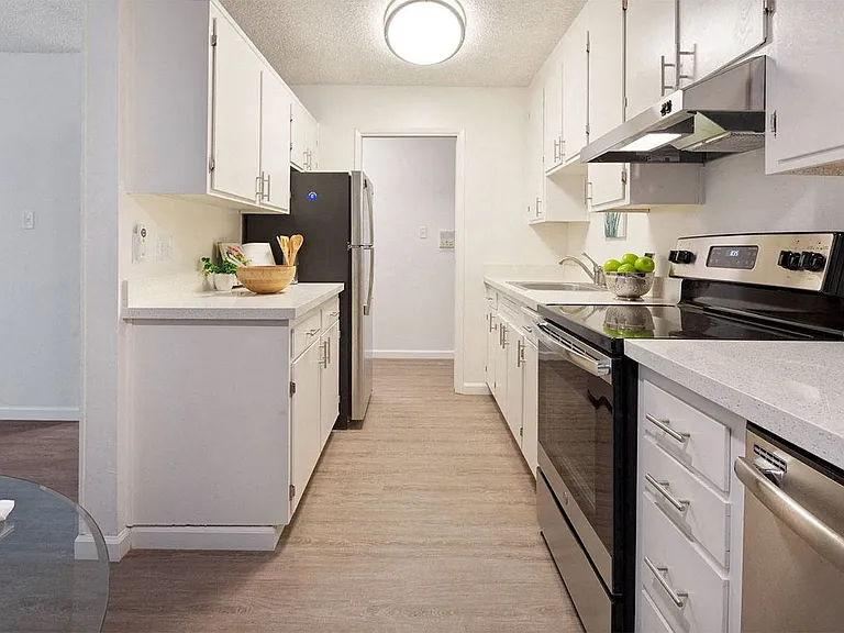Marine View Apartments — Photo 12