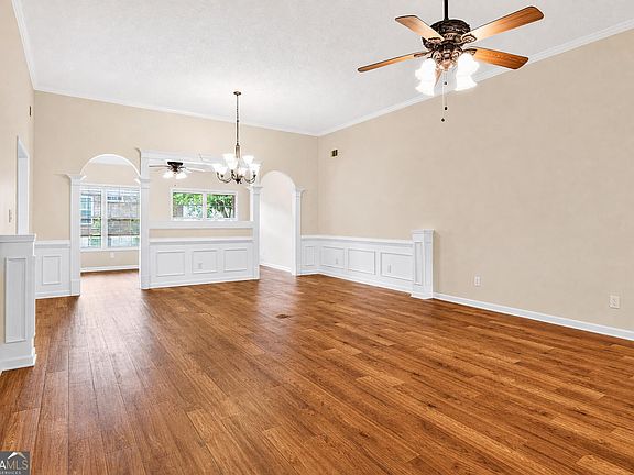 3rd image of 163 Pinnacle Ln