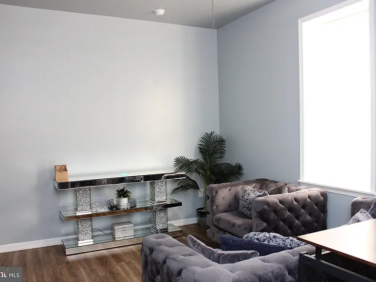 2400 Duncan St #1 — Photo 6