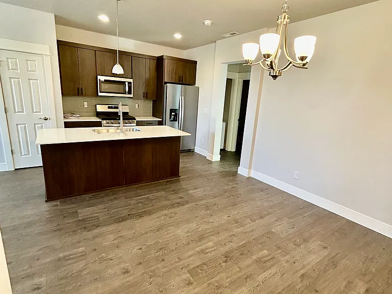 20494 NE Empire Ave — Photo 4