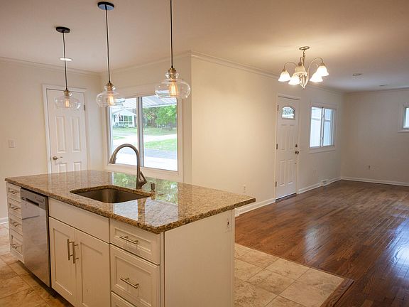 5th image of 204 Hazelwood Dr