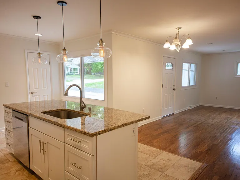 204 Hazelwood Dr — Photo 5