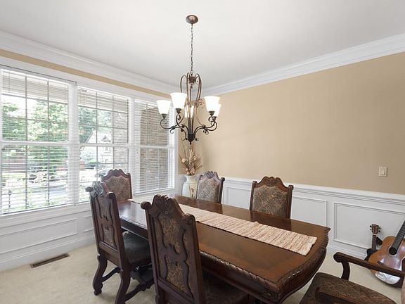 5th image of 653 Hope Hollow Ln