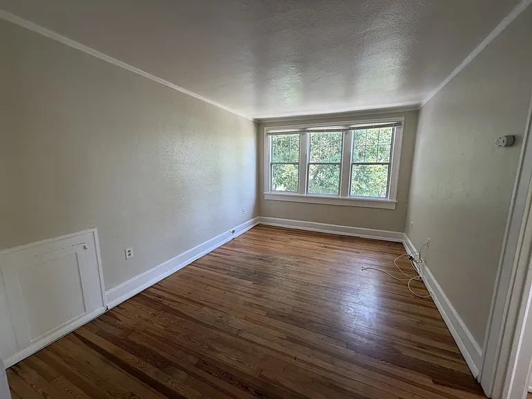 456 13th Ave NE #12 — Photo 2