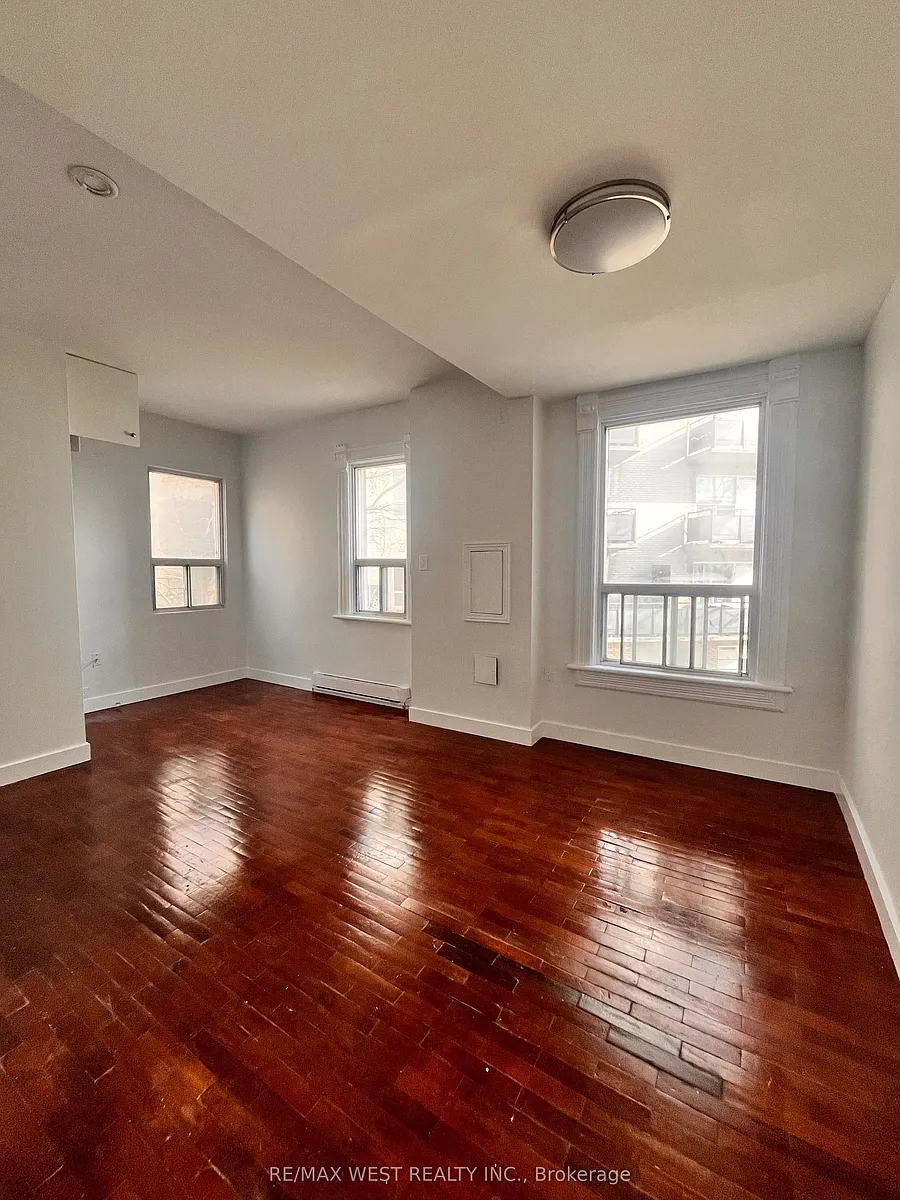 Building Photo - 96 Springhurst Ave #3