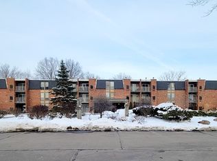4179 Columbia Rd APT 213, North Olmsted, OH