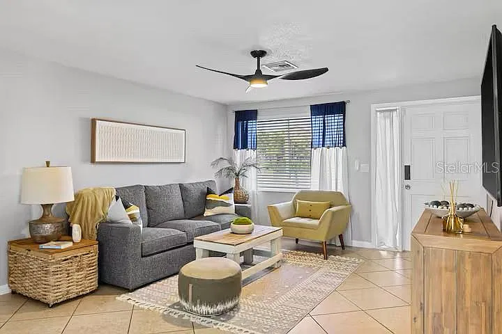3 bed, 2.0 bath, 1368 sqft, $3,500 — Photo 4