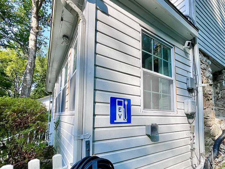 713 Warren Rd — Photo 41