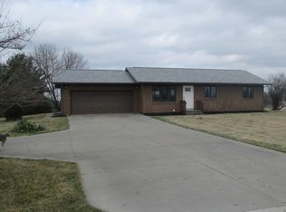 2095 Idaho Dr, Pella, IA 50219