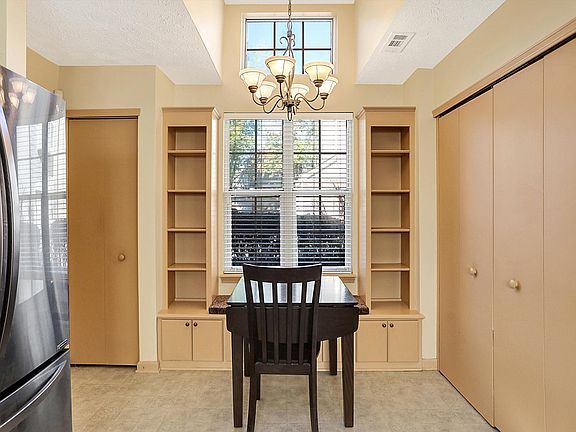 3rd image of 6516 Miramar Ct