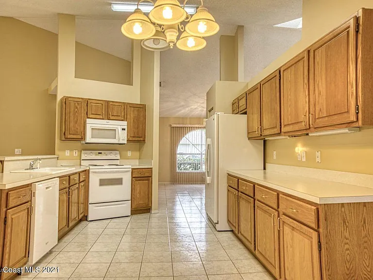 805 Crossbow Dr — Photo 6