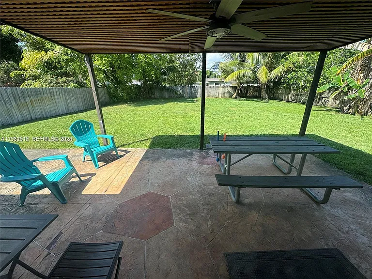 1401 SW 32nd Ct — Photo 14