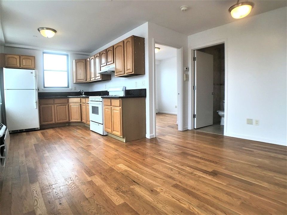 1st image of 86 Moore St APT 5A