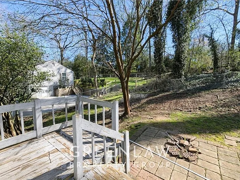 1944 Lyle Ave — Photo 20