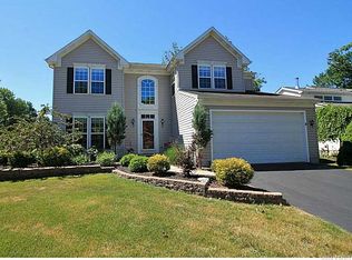 8 Shalamar Ct, Getzville, NY 14068