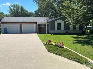 4916 NW Sioux Ln, Topeka, KS 66618