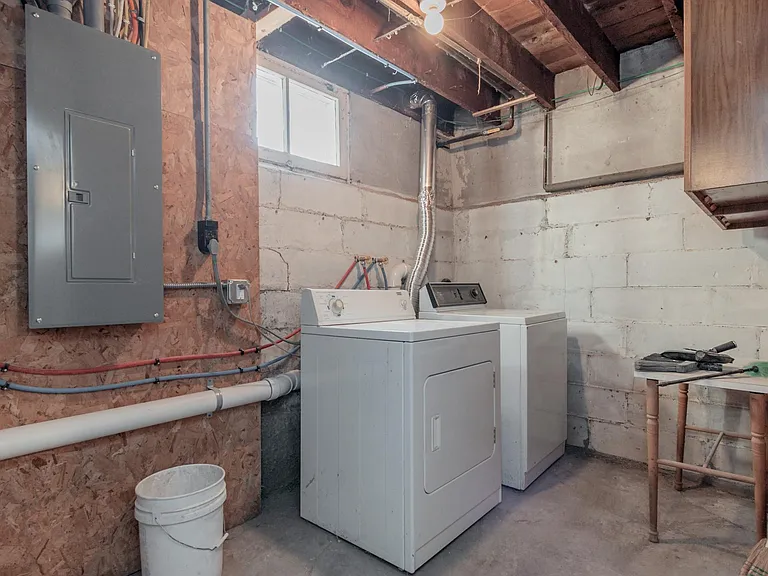 3026 Sewell St — Photo 32