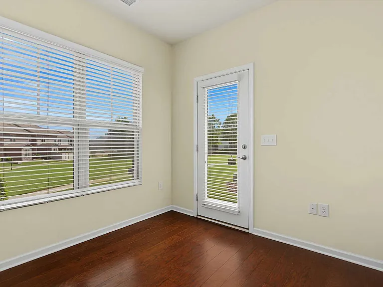 219 Lynchwick Ln — Photo 17