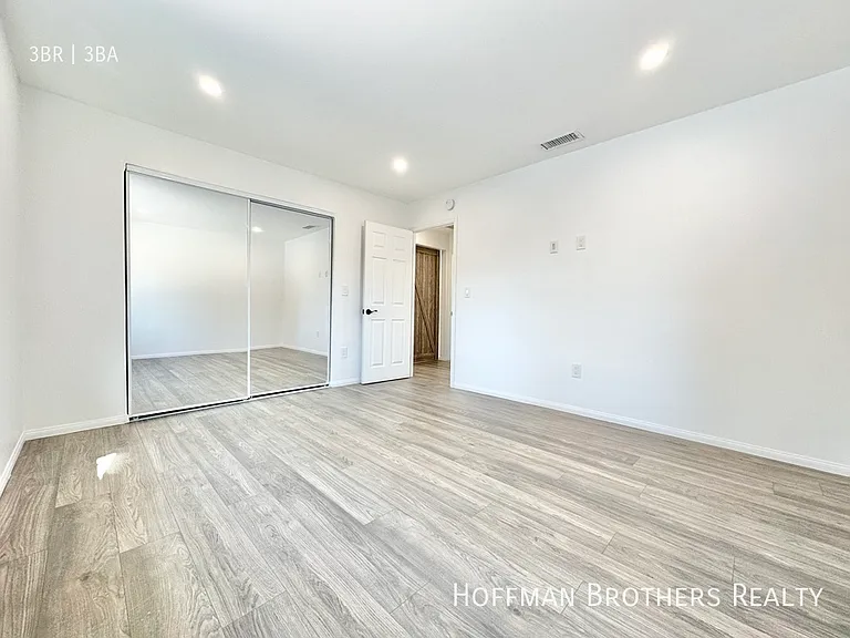 6243 Platt Ave — Photo 15