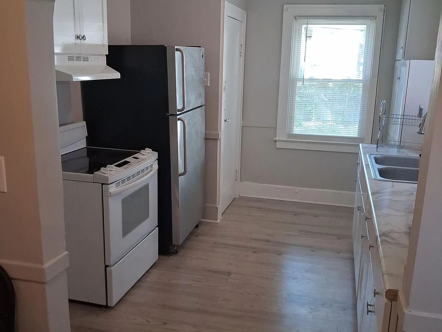 4 bed, 2.0 bath, 2200 sqft, $797 — Photo 3