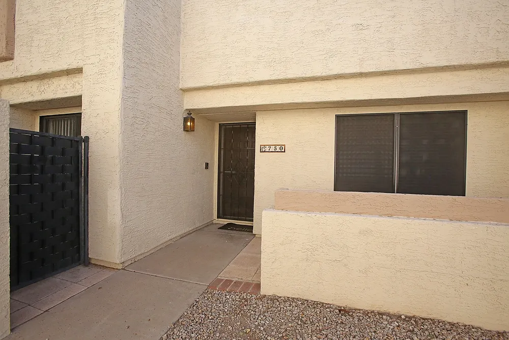 2 Bed + 1 Bath Condo in North Phoenix — Photo 2