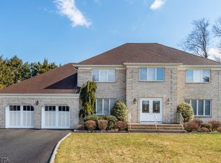 26 Nina Dr, East Hanover, NJ 07936